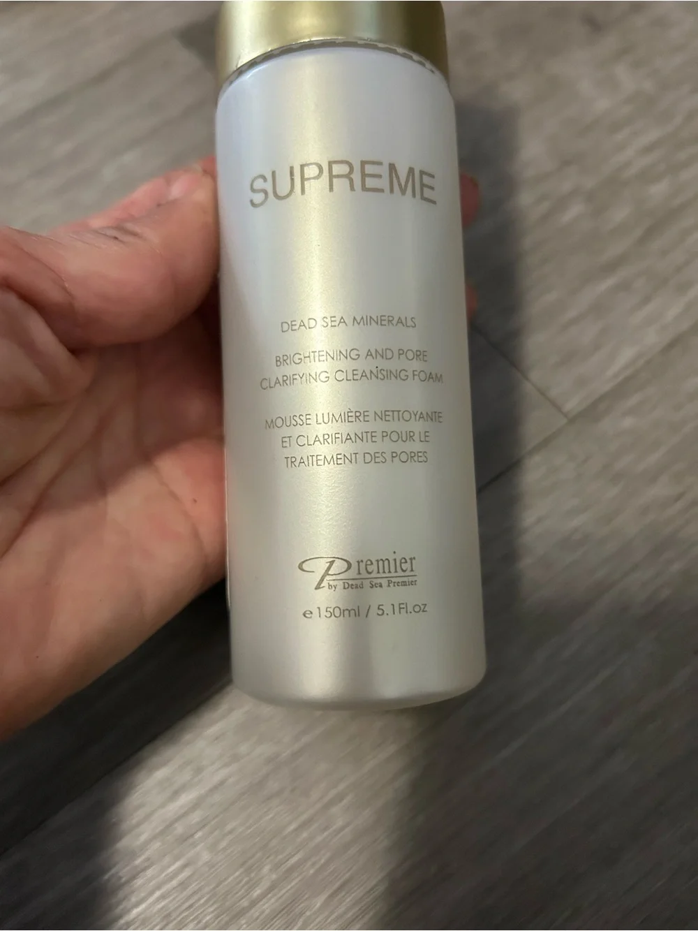 Supreme White Cleansing Foam with Gold Accent